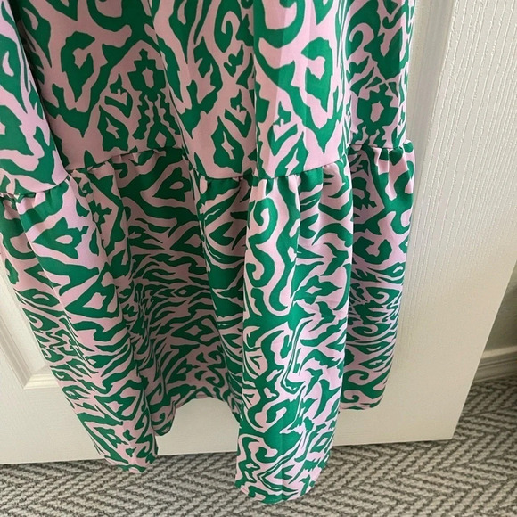 NWOT‎ Fun tiered green & pink dress, size large, unbranded, 100% polyester - Picture 3 of 5